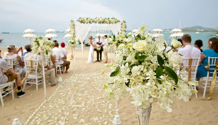 Beach Wedding Attire Guide: Tips for Choosing the Ideal Outfit for Your Special Day by the Sea